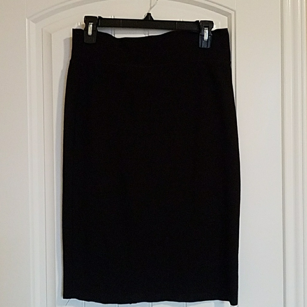 Black stretchy pencil skirt